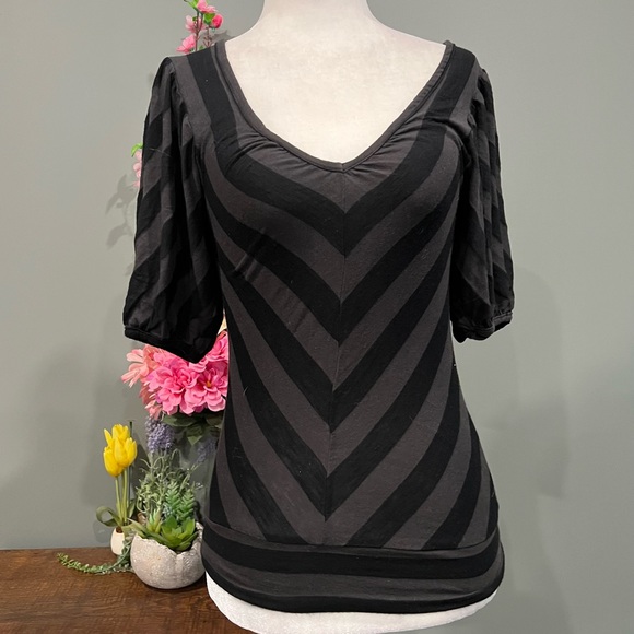 Eyeshadow Striped T-Shirt - Picture 3 of 12